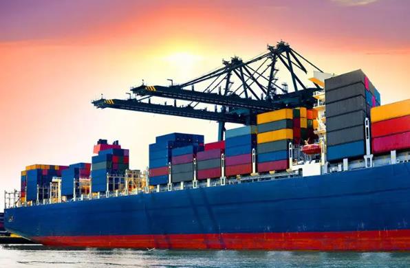 貨代公司通過提供一系列的物流服務幫助企業(yè)順利完成跨國貿易
