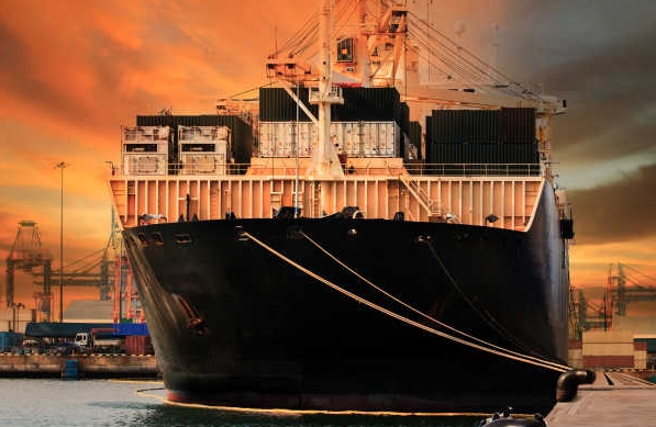 上海貨代公司的發(fā)展歷程、服務(wù)特點(diǎn)以及面臨的挑戰(zhàn)有哪些？