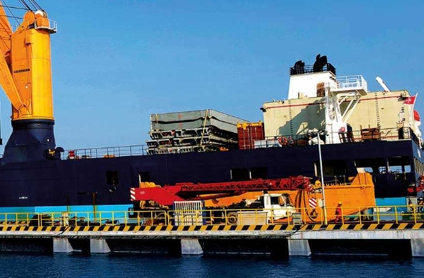 隨著全球貿(mào)易的增長(zhǎng)，上海國(guó)際物流正面臨著新的挑戰(zhàn)與機(jī)遇