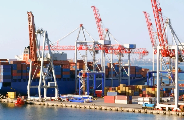 美國貨代行業(yè)作為全球貿(mào)易的關(guān)鍵一環(huán)，將繼續(xù)發(fā)揮著不可替代的作用