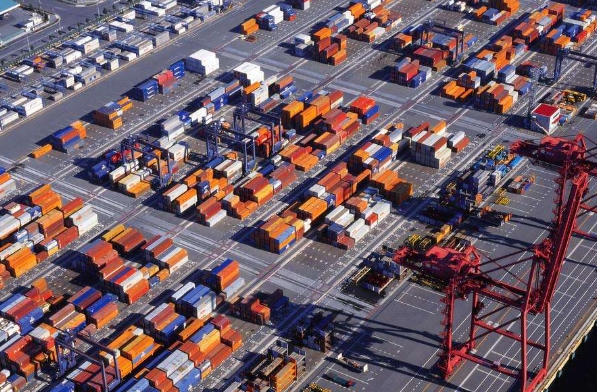 新加坡貨代公司要在市場競爭中立于不敗之地，需要不斷提升服務質量