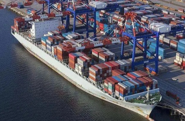 海運貨代作為國際物流鏈中的關鍵一環(huán)，推動著世界貿易的繁榮發(fā)展