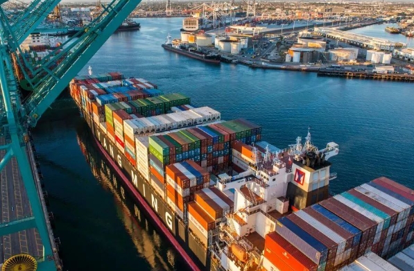 美國貨代是全球物流網(wǎng)絡(luò)重要組成部分，在跨國貿(mào)易中發(fā)揮重要作用