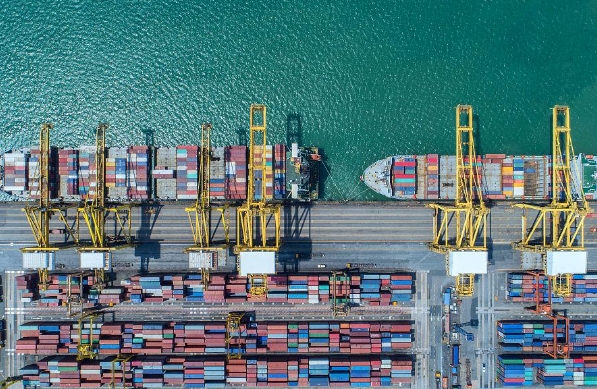 國(guó)際貨運(yùn)代理是全球貿(mào)易進(jìn)行的保障，更是推動(dòng)經(jīng)濟(jì)全球化的重要力量