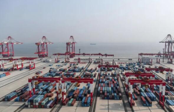 在國際貿(mào)易的大舞臺上，貨代公司扮演著多重角色